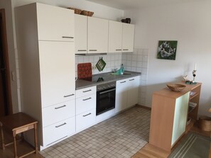 Ferienwohnung Nr. 08, 50 m², 1-4 Personen, 1 sep. Schlafzimmer, Terrasse, WLAN-Küchenbereich