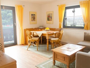 3-Raum-Ferienwohnung, 55m², Bad, Küchenzeile, Eckbalkon, 1. Stock (5)