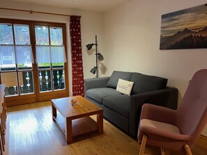 Ferienwohnung Nr. 6, für 4 Personen, 55 qm, 2 Schlafzimmer, Balkon-Der Relaxplatz im Wohnzimmer