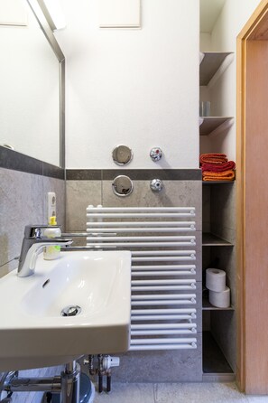 Fewo Kranzhorn 2 Personen, 46 qm, 1 Schlafzimmer-FW Kranzhorn Bad