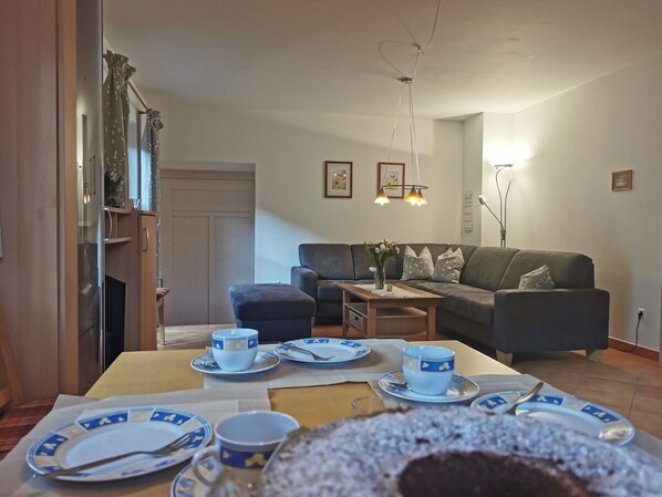 Ferienwohnung Hänsel, 106 qm, 3 Schlafzimmer, Terrasse und WLAN-Wohnraum Hänsel