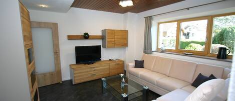 Ferienwohnung 1, 73qm, Terr., Küche, 1 Schlafzimmer, Wohnzimmer, max. 2 Personen-Wohnzimmer