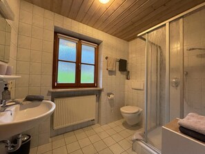 Ferienwohnung Jenner, 1 bis 2 Personen, 38 qm, Balkon-Badezimmer