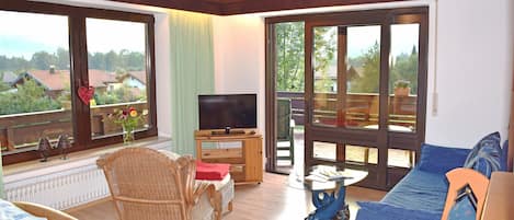 Appartement Almblick 38 qm, 1 Wohnschlafraum, Terrasse, WLAN, max. 3 Pers.-Ferienappartement "Almblick": Sitzecke & Ausblick