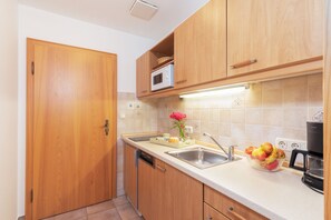 Ein-Raum-Ferienwohnung 47qm, Dusche/WC, Küche, Balkon-So wohnen Sie im Landhaus Andrea