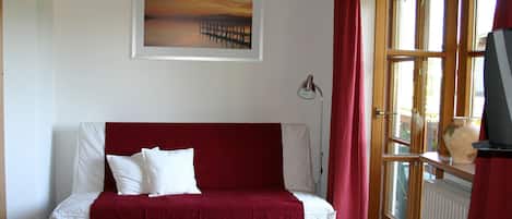 Ferienwohnung  65 qm 1 Schlafzimmer, 1 Wohnschlafraum  für 2-4 Personen im OG-Wohnzimmer neu