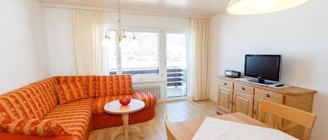 Ferienwohnung Zinnkopf 43 qm, 1 Schlafzimmer, Wohnzimmer, Küche, Balkon-Wohnzimmer