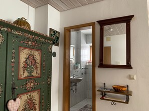 Ferienresidenz am Hauchen, 85 qm mit Tiefgarage und Terrasse-Eingangsbereich mit Zugang zum Gäste-WC