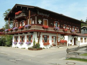 Gästehaus Eschenhof (DE Reit im Winkl) - Francesco u. Lina Russo - Valiante - 8552-Sommerzeit im Eschenhof