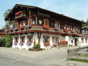 Gästehaus Eschenhof (DE Reit im Winkl) - Francesco u. Lina Russo - Valiante - 8552-Sommerzeit im Eschenhof