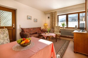 Appartement 30qm, Terrasse, Küche extra, 1 Wohn-/Schlafzimmer, max 2 Personen-Wohn-Essbereich