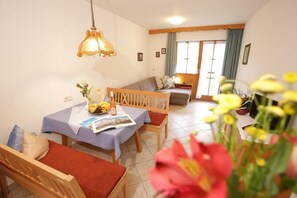 Zwei-Raum-Ferienwohnung 44 qm mit Balkon, 1 separates Schlafzimmer