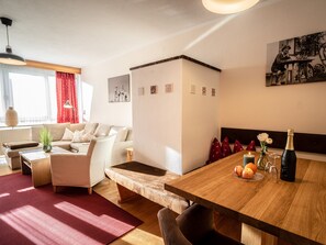 Appartement Panorama für 2-3 Personen mit Südbalkon, 55 qm-Wohn- und Essbereich