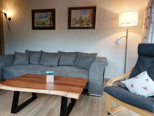 Ferienwohnung Nr.2, für bis zu 4 Personen mit Terrasse-Ferienwohnung 2 - Wohnzimmer