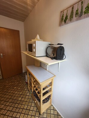 Ferienwohnung in der Staufenstraße- 4 Personen, 50qm, 1 Schlafzimmer, Terrasse-Haushaltsgeräte in der Küche