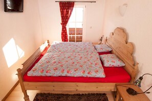 Ferienhaus mit allem Komfort bis 6 Personen zur alleinigen Nutzung-Schlafzimmer1.jpg