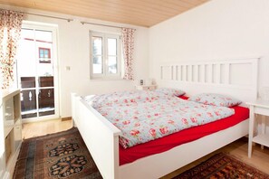 Ferienhaus mit allem Komfort bis 6 Personen zur alleinigen Nutzung-Schlafzimmer2.jpg