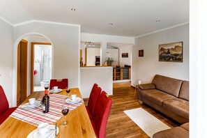 Ferienwohnung Nr. 4, 1-6 Personen, 115 qm, Südbalkon, TV, W-LAN, 3 Schlafzimmer