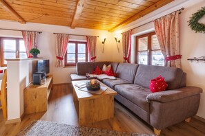 Ferienwohnung Alm Stüberl, 65 qm, Balkon, 2 sep. Schlafzimmer, max. 4 Pers.