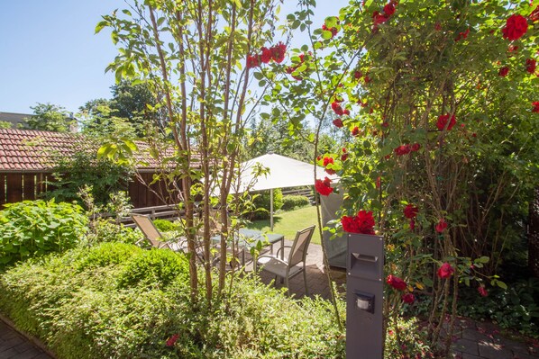 Ferienwohnung 1, 50 qm, Erdgeschoss mit Zugang zum Garten-Terrasse