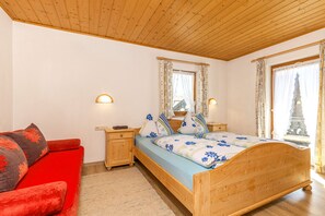 Ferienwohnhaus Heimfriede (DE Reit im Winkl) - Pöppl Anneliese - 798481-Ferienwohnung 1 Schlafzimmer