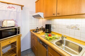 Fewo Kienberg 51 qm, Südostbalkon, Küche, WLAN, 1 Schlaf- und 1 Wohnschlafzimmer-FeWo Kienberg / seperate Küche mit Mikrowelle und Spülmaschine