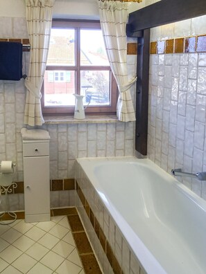 Ferienwohnung Nr. 08, 55 qm, 1-4 Personen, 1 Schlafzimmer, Balkon-Badewanne