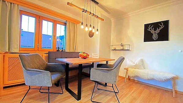 Sonnige Ferienwohnung von 45m² bis 65m², Balkon und extra Küche-so wohnen Sie bei uns