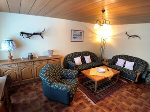 Ferienwohnung Gipfelstürmer 90qm, Balkon, Küche, 2 Schlafzimmer, 1 Wohnzimmer-Sictzecke