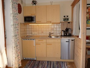 4. FW Wilder Kaiser, 36 qm, 2-3 Pers., Süd- und Ostbalkon-Küche