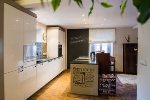 Ferienwohnung Marianne Ortszentrum, bis 5 Erw. oder 4 Erw. und 2-3 Kinder, 2 Bäder-Küche