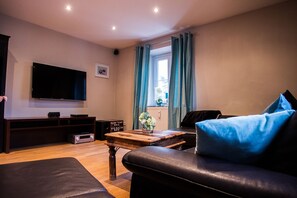 Ferienwohnung Marianne Ortszentrum, bis 5 Erw. oder 4 Erw. und 2-3 Kinder, 2 Bäder-Wohnzimmer