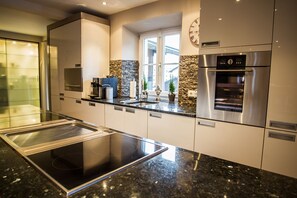 Ferienwohnung Marianne Ortszentrum, bis 5 Erw. oder 4 Erw. und 2-3 Kinder, 2 Bäder-Kitchen