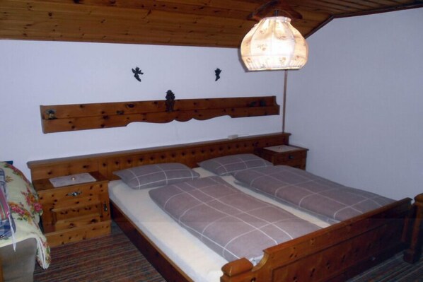 Ferienwohnung Bergblick 45 qm, Schlafzimmer, Küche, Balkon, TV, 2 Pers.-Hier lässt es sich träumen