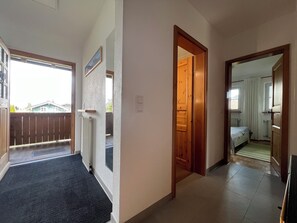 Ferienwohnung 50 qm separates Schlafzimmer und Süd-Ost-Balkon-Flur