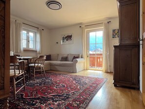 Ferienwohnung 50 qm separates Schlafzimmer und Süd-Ost-Balkon-Wohnzimmer
