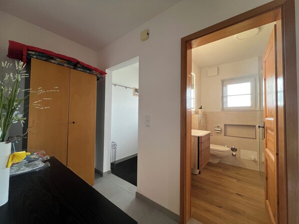 Ferienwohnung 50 qm separates Schlafzimmer und Süd-Ost-Balkon-Bad