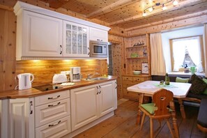 Ferienwohnung Erdgeschoß mit Wohnzimmer und Küchenzeile-so wohnen Sie bei uns