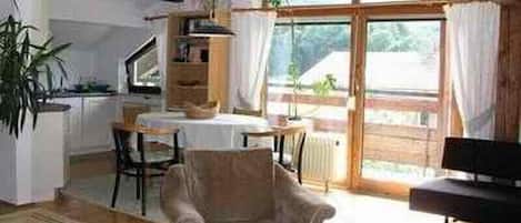 Ferienwohnung 70 qm für 1-4 Personen 1. sep. Schlafzimmer mit Balkon-Wohnbereich