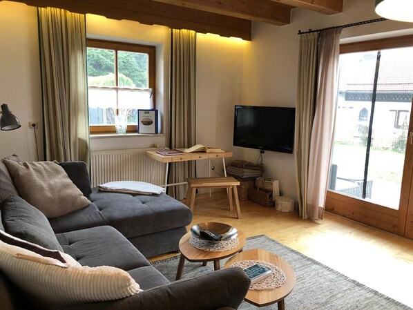 Ferienhaus, 3 Schlafzimmer, 2 bis 6 Personen, 135 qm-Wohnzimmer EG mit bequemer Couch