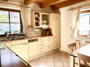 Ferienhaus, 3 Schlafzimmer, 2 bis 6 Personen, 135 qm-Küche EG