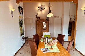 Ferienwohnung Enzian im Haus Schmid - 90qm -  1 - 3 Personen-Zentrum / offener Ess- und Wohnbereich (1)