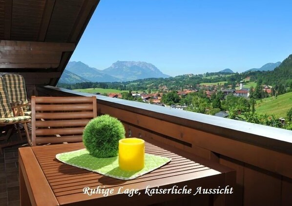 2-Raum-Wohnung Kaiserwinkl Studio - Dusche/WC, Küche und Balkon-Dem Himmel so nah und Berge und Tal im Blick. Schöner können Ferien in Reit im Winkl nicht sein.