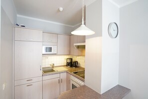 Ferienwohnung Mittendrin für 1 - 2 Personen mit Balkon, ruhig und zentral, 45 m²-Küche