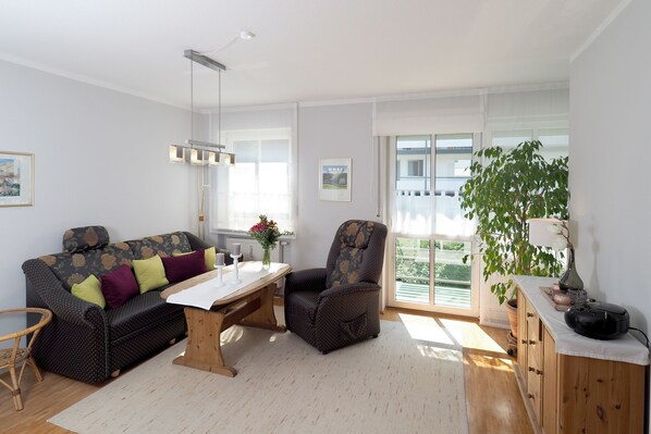Ferienwohnung Mittendrin für 1 - 2 Personen mit Balkon, ruhig und zentral, 45 m²-Wohnbereich