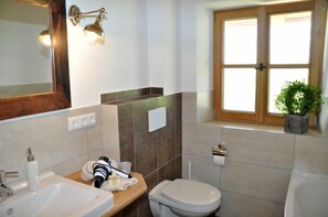 Ferienwohnung Amelie, 70 qm, Balkon, 2 Schlafzimmer-Bad