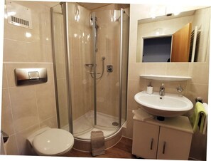 Ferienwohnung Dornröschen mit Bergblick-Dusche/WC