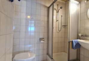 Ferienwohnung für 1-2 Personen, 33 qm, Balkon, TV, W-LAN, Frühstück möglich!