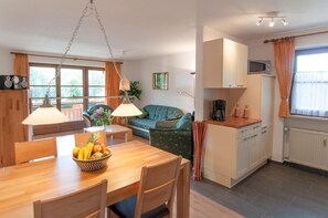 Ferienwohnung 4/1234, 70qm, Balk., Küche, 2 Schlaf- und 1 Wohnzi., max 4 P. WLAN-Essbereich/Küche