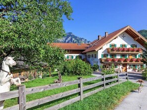 Gästehaus Pfeffererlehen (DE Marktschellenberg) - Wenger Stefanie - 48066-Hausansicht Pfeffererlehen im Sommer